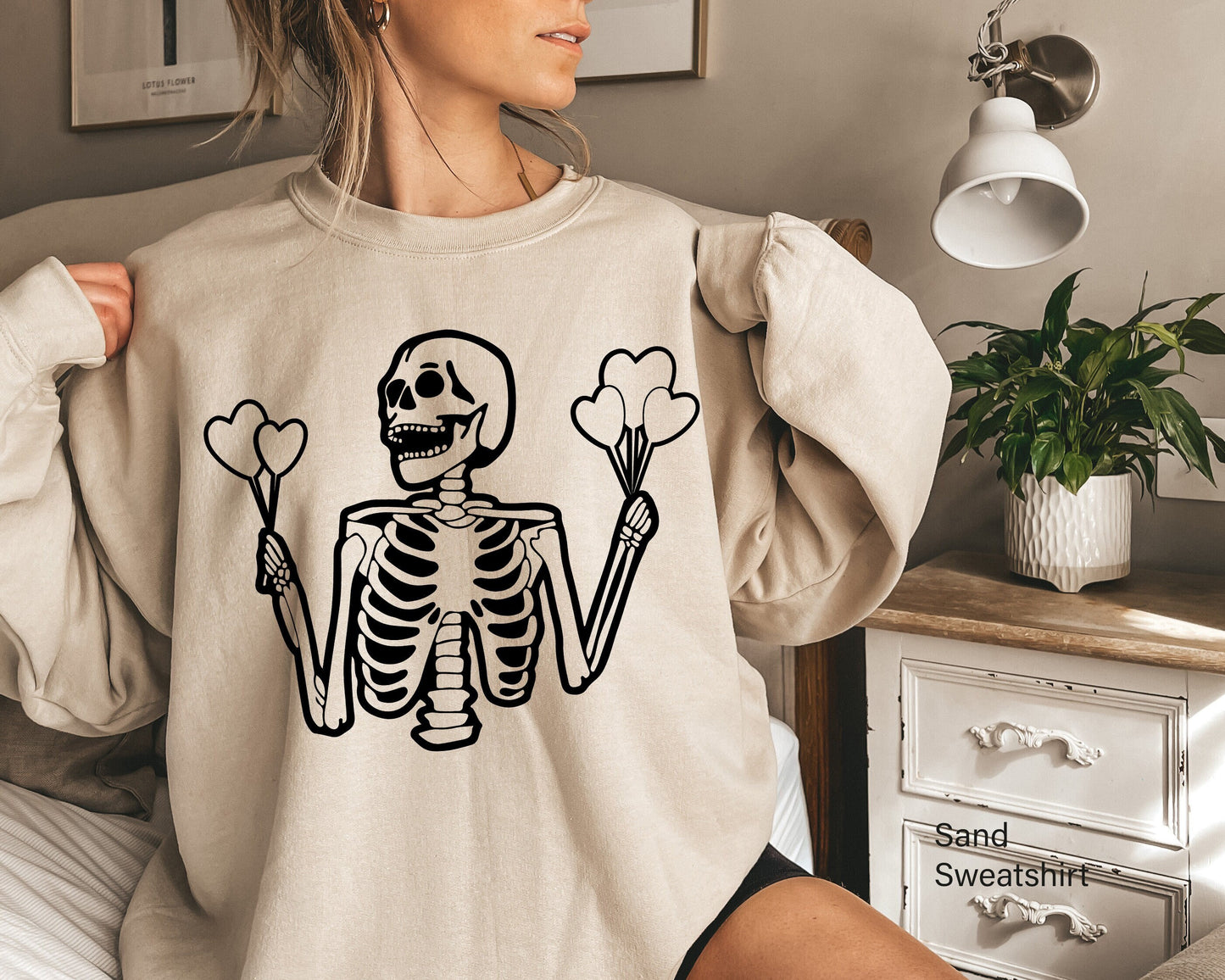 Skeleton Sweatshirt, Skeleton love Hoodie, Skeleton Lover Shirt, Valentin Days Gift, Skeleton Valentine, Heart Ballo,C6395